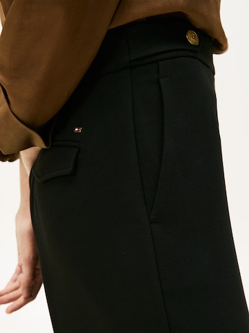 TOMMY HILFIGER Bő szár Ráncos nadrág - fekete