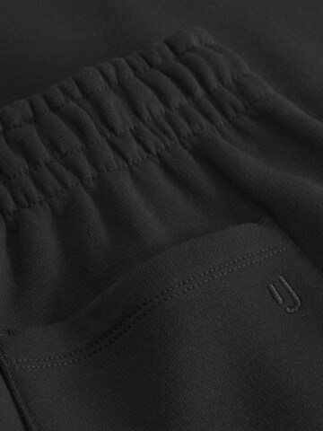 Johnny Urban Tapered Housut 'Owen' värissä musta