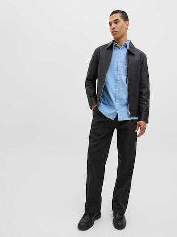Wide leg Pantaloni con piega frontale di JACK & JONES in nero