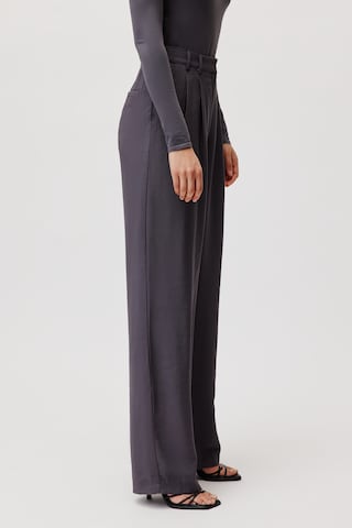 Regular Pantalon à pince 'Draco' LeGer by Lena Gercke en gris