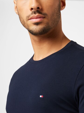 TOMMY HILFIGER T-shirt i blå