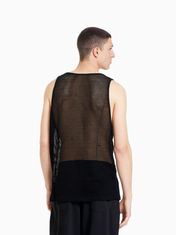 Tricou de la Bershka pe negru