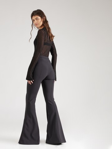 Elisabetta Franchi Rozkloszowany krój Spodnie w kolorze czarny