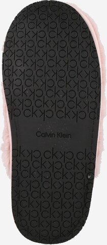 Papuci de casă de la Calvin Klein pe roz