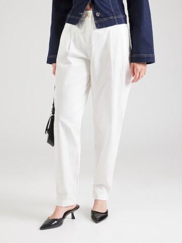 VERO MODA Tapered Παντελόνι πλισέ σε λευκό: μπροστά