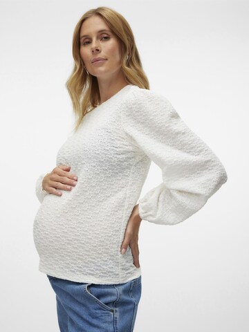 Vero Moda Maternity Blouse in White: front