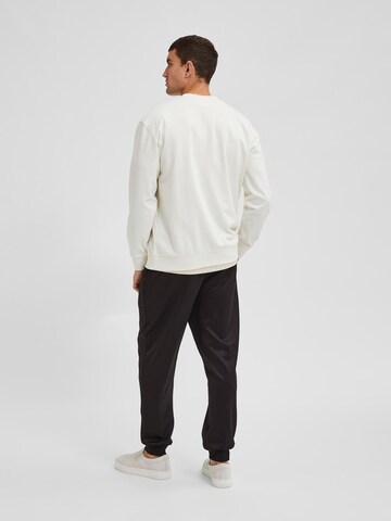 SELECTED HOMME Sweatshirt 'RELAX FARGO' in Weiß