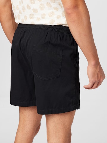 WEEKDAY Regular Shorts 'Alex' in Schwarz