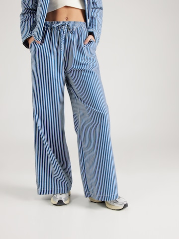 Lollys Laundry - Pierna ancha Pantalón 'Liam' en azul: frente