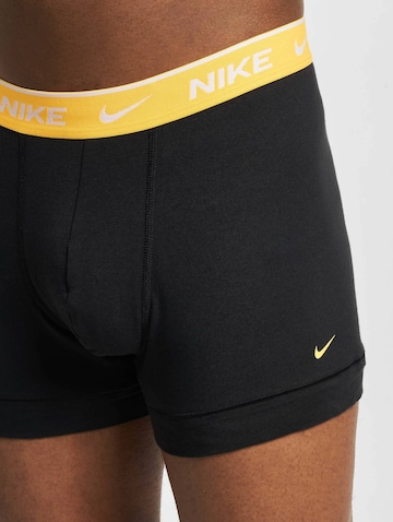 NIKE Urheilualushousut värissä musta