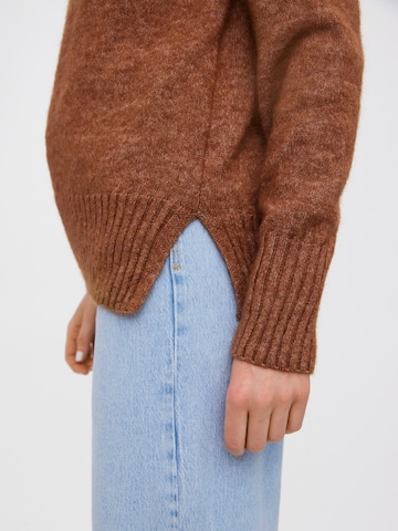 VERO MODA Sweater 'Daniela' in Brown