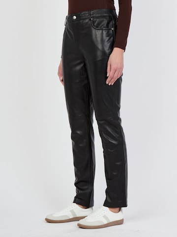 JCC Regular Broek in Zwart