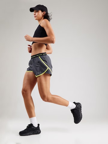UNDER ARMOUR tavaline Spordipüksid 'Fly By 3', värv hall