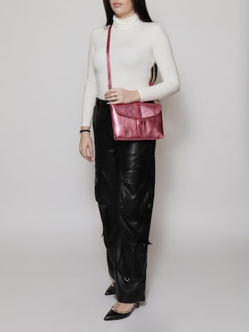 Pochette 'Pochette Donna Vera Pelle Laminato - Tracolla Regolabile' di Viola Castellani in rosa
