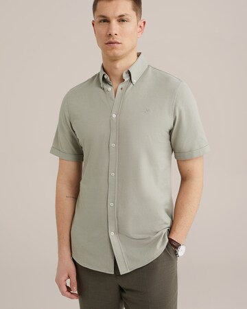 WE Fashion Slim fit Button Up Shirt in Brown: front