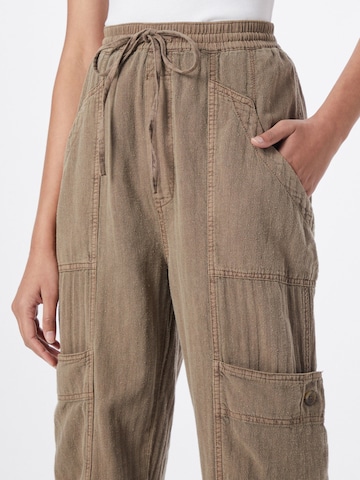 Free People - Tapered Calças 'FEELIN GOOD' em castanho