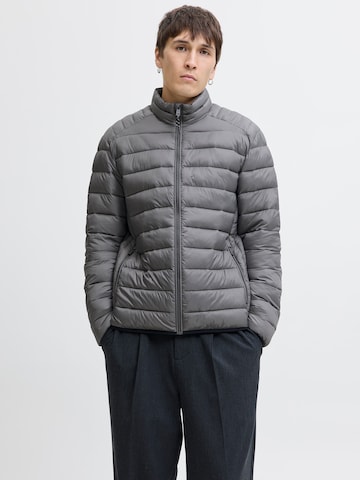 JACK & JONES Зимно яке в сиво: отпред