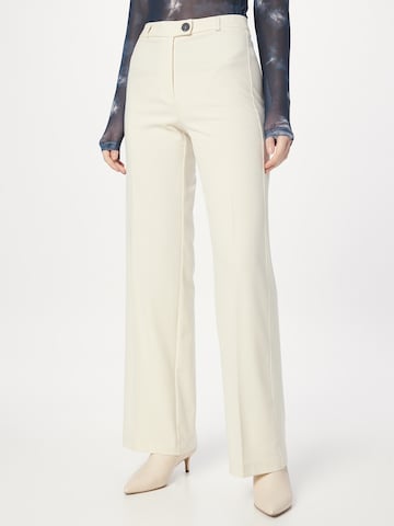 regular Pantaloni con piega frontale di Bershka in beige: frontale