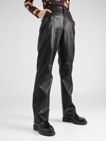 Regular Pantaloni de la Gina Tricot pe negru