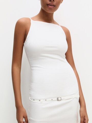 Robe Pull&Bear en blanc