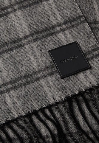 Calvin Klein - Regular Cachecóis em cinzento