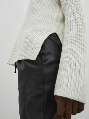 Pullover 'Allegra' di EDITED in bianco