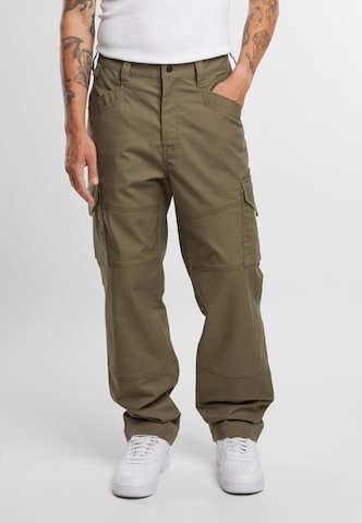 Brandit Regular Cargo trousers in Green: front