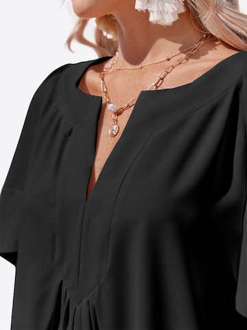 Rochie de la Imily Bela pe negru