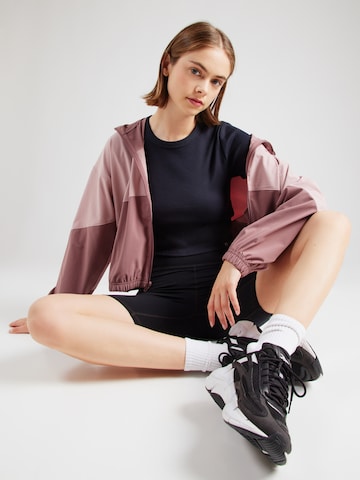UNDER ARMOUR Функционална тениска в черно