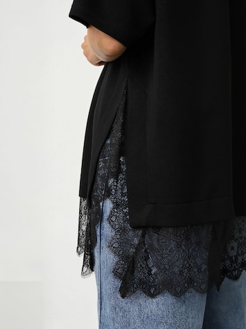 Top ' LersonCC ' de la co'couture pe negru