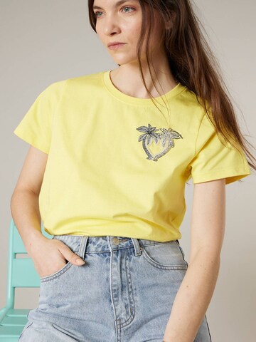 T-shirt 'Palmy' Deeluxe en jaune