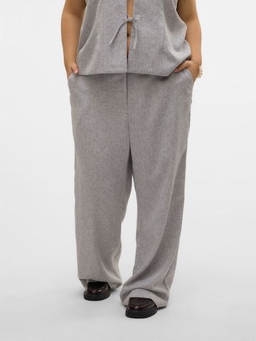 Vero Moda Curve Regular Bandplooibroek 'TAMMI' in Grijs: voorkant