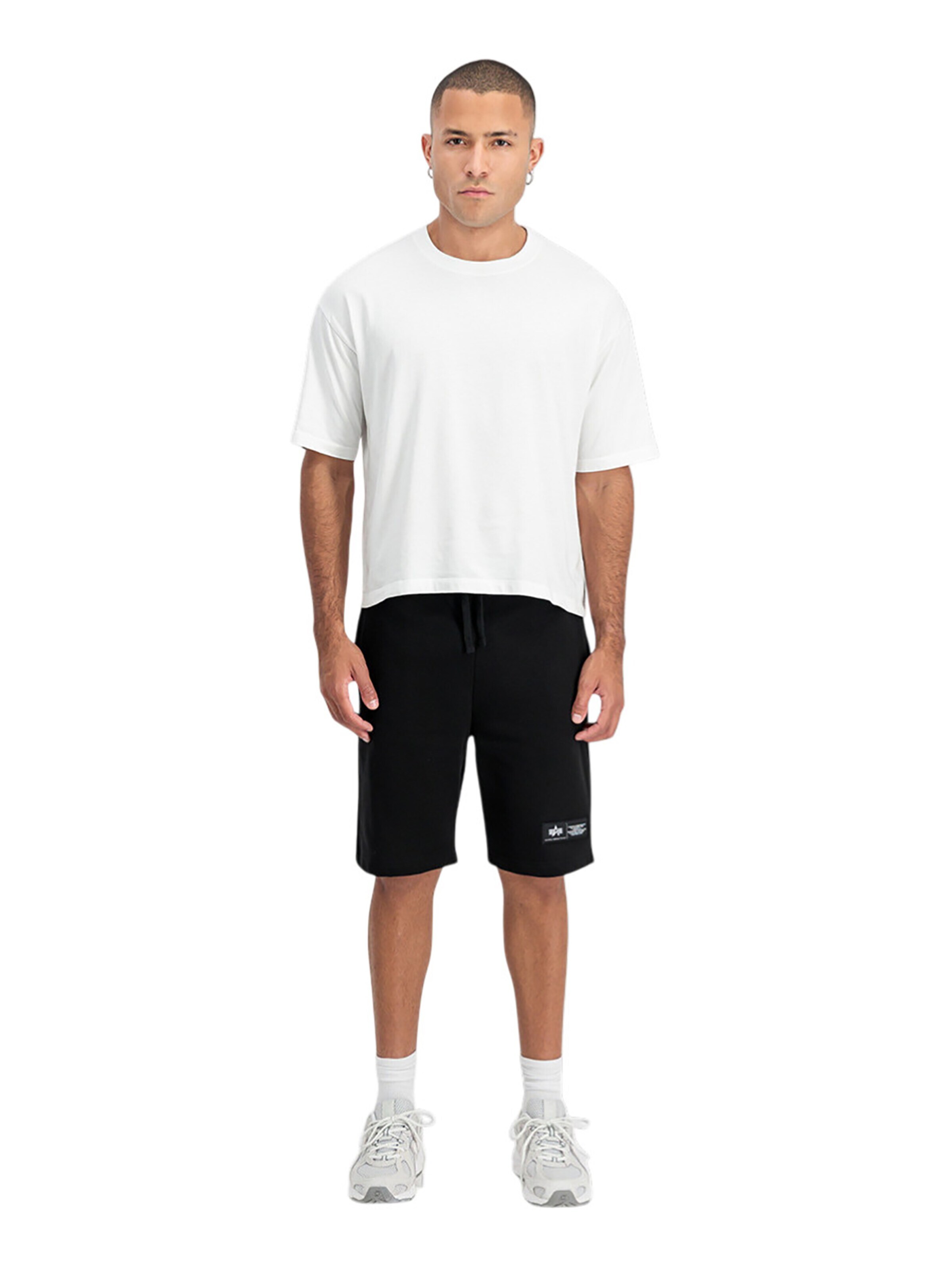 Regular Pantaloni de la ALPHA INDUSTRIES pe negru: față