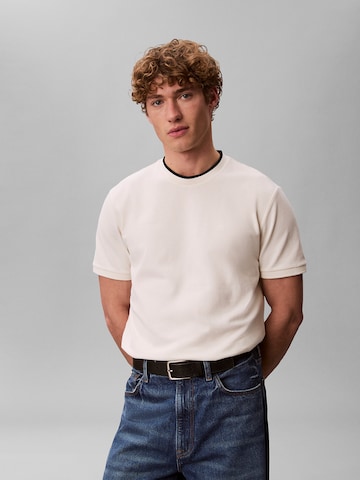 T-Shirt Calvin Klein en gris : devant