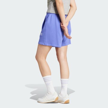 ADIDAS ORIGINALS Loosefit Byxa 'Essentials' i blå