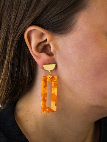 Fräulein Wunder Earrings 'Acetat Akane' in Orange: front