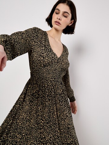 Robe Apricot en vert