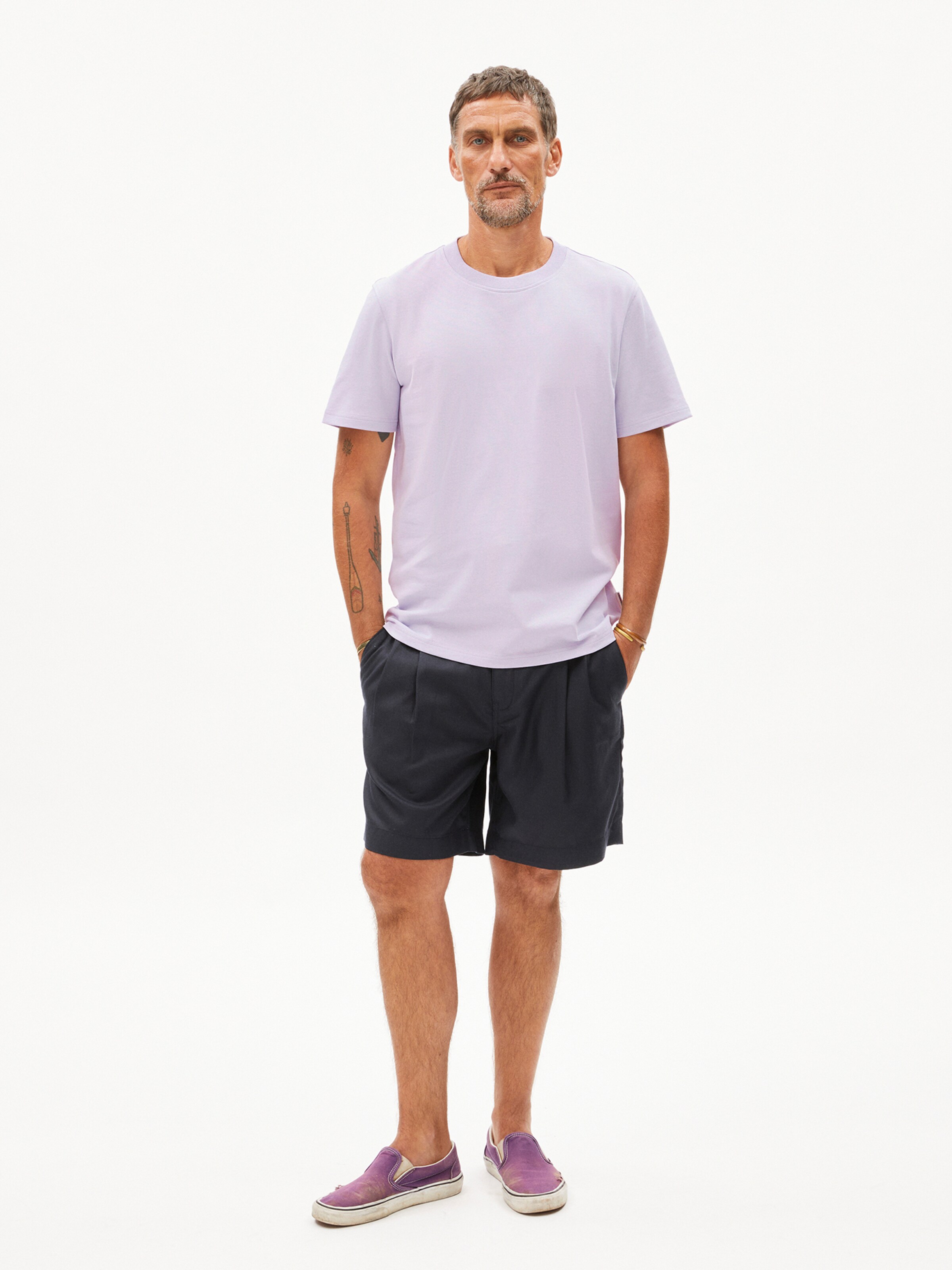 T-Shirt ARMEDANGELS en violet : devant