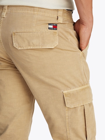 Tapered Pantaloni cargo 'RYAN' di Tommy Jeans in beige