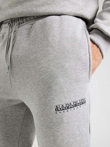 Effilé Pantalon 'M-GORI' NAPAPIJRI en gris
