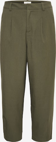 Kaffe Pleat-Front Pants in Green: front