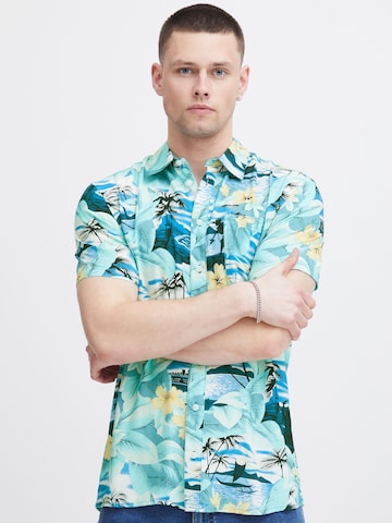 Coupe regular Chemise BLEND en bleu : devant