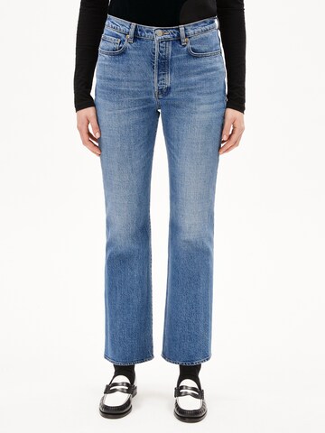 ARMEDANGELS Slimfit Jeans ' VELAARI ' in Blauw: voorkant