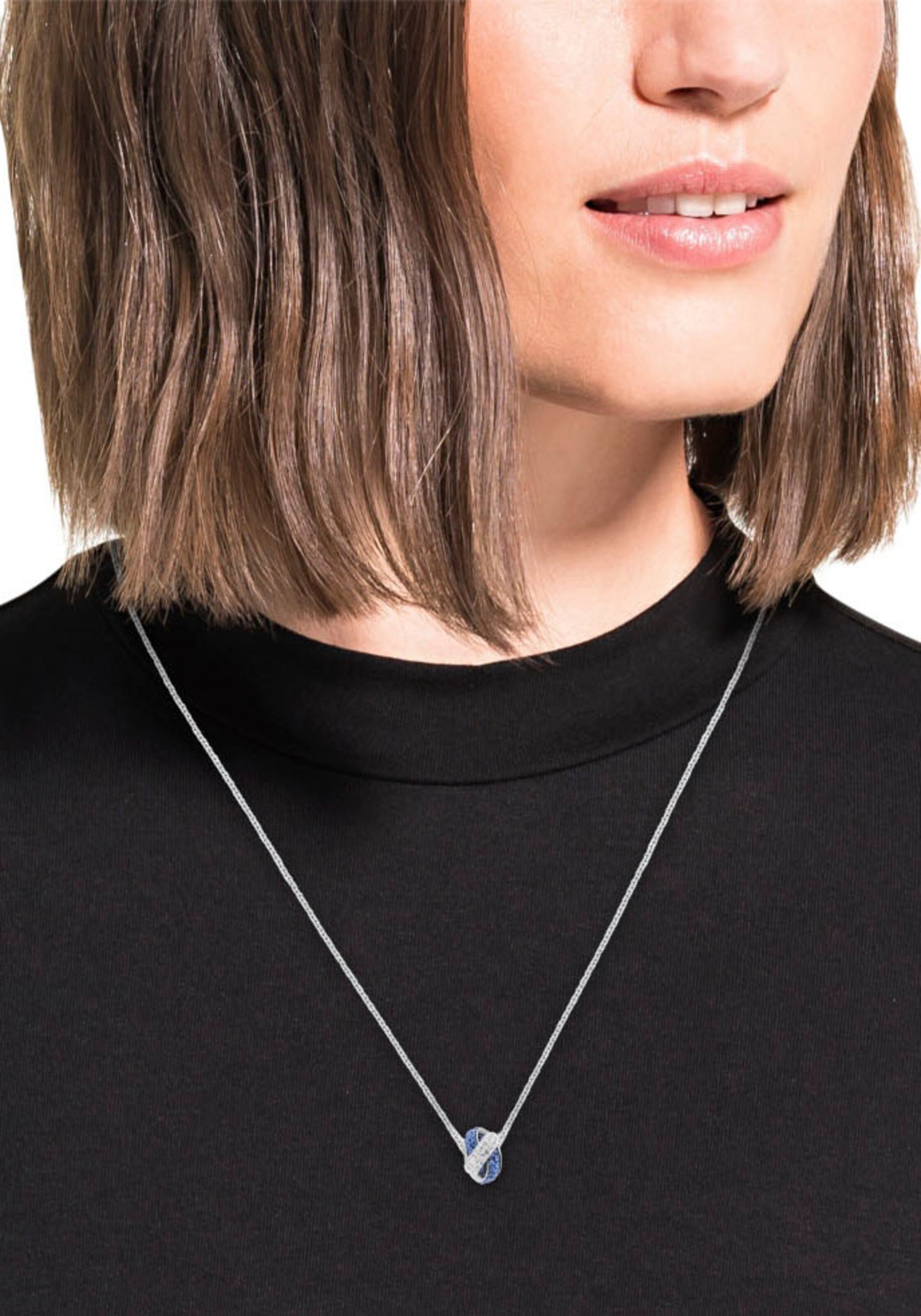 AMOR Necklace in Silver: front