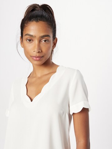 T-shirt 'Fotini' ABOUT YOU en blanc