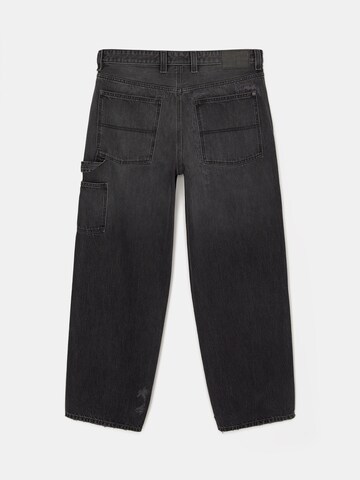 Pull&Bear Loosefit Farkut värissä musta