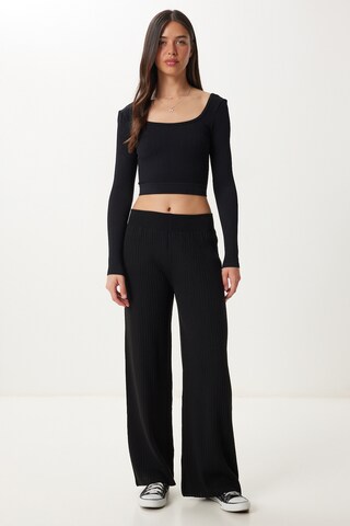 Happiness İstanbul Wide leg Trousers in Black: front