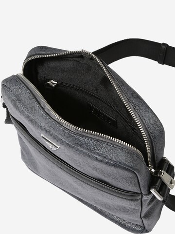 Borsa a tracolla 'Vezzola' di GUESS in nero