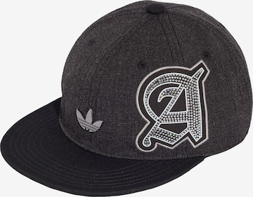 ADIDAS ORIGINALS - Gorra en negro: frente