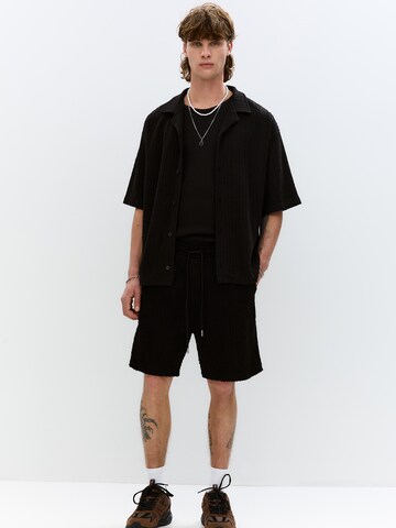Largi Pantaloni de la Pull&Bear pe negru